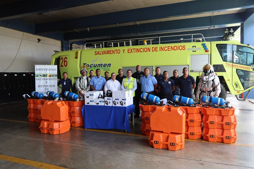 Bomberos reciben nuevos equipos de protección