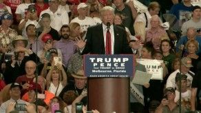 Trump reaparece tras debate en busca del voto latino