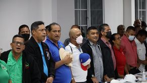 Dirigentes magisteriales en la mesa única de diálogo en Coclé. Dirigentes magisteriales en la mesa única de diálogo en Coclé.