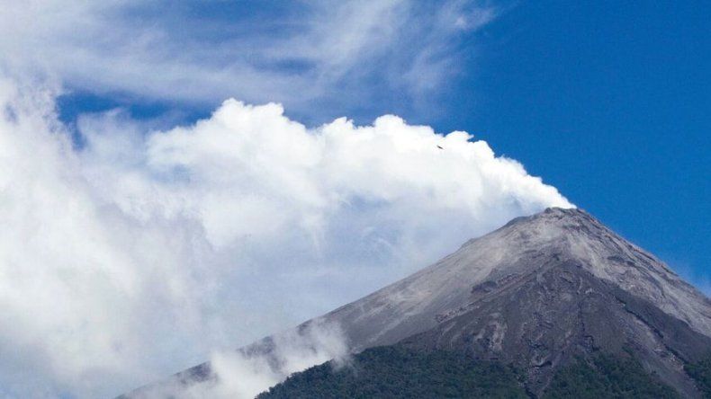 El volcán de Fuego entra en erupción y la ceniza amenaza Ciudad de Guatemala