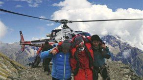 Avalancha mata a nueve montañistas en Nepal