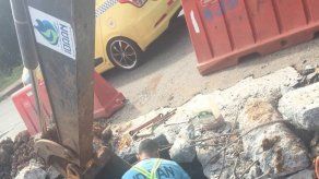 Residentes de San Antonio y Villalobos sin suministro de agua tras rotura de tubería