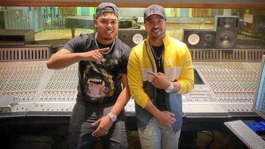 Los boricuas Myke Towers y Luis Fonsi.