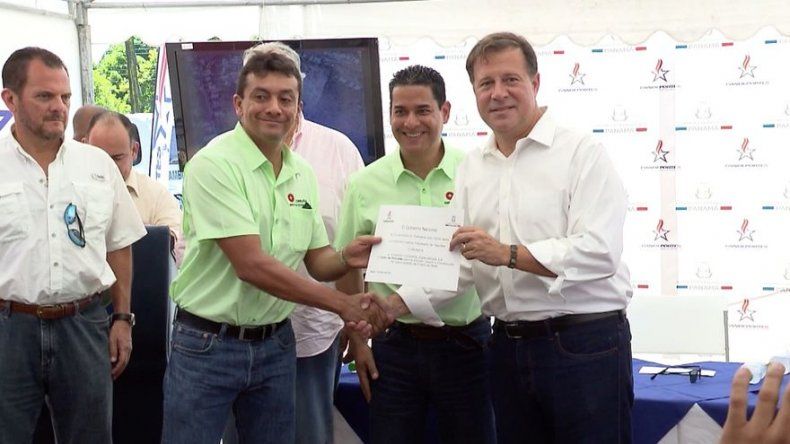 Entregan órdenes de proceder para construcción de 1,487 unidades sanitarias en Herrera
