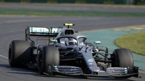 Bottas supera a su compañero Hamilton y gana GP de Australia