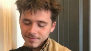Brooklyn Beckham presenta a su nuevo bebé