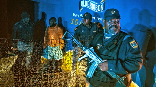 Se ha reportado el robo de más de 3.400 armas de fuego de la policía en los últimos cinco años, según la oposición oficial de Sudáfrica, la Alianza Democrática.