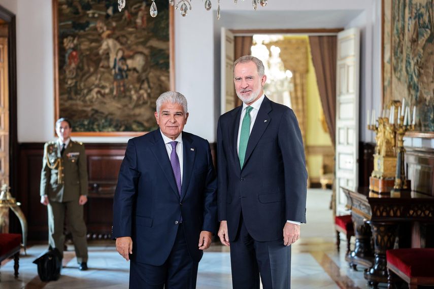 El Rey Felipe VI de España junto al presidente Mulino