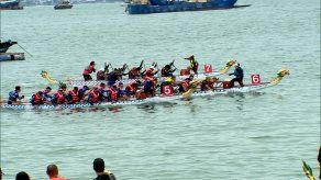 Realizan octava edición de la carrera de Botes de Dragón