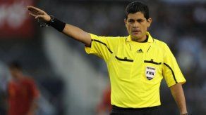 Exárbitros de fútbol colombiano señalan a Óscar Julián Ruiz de acoso sexual