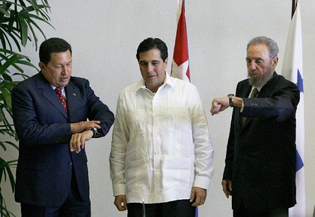 El líder cubano Fidel Castro junto a personalidades del mundo