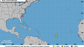 El NHC indicó que la depresión tropical se encuentra unas 145 millas (235 kilómetros) al este-sureste de Beaufort (Carolina del Sur), y a 110 millas (180 kilómetros) de Charleston, también en este estado.