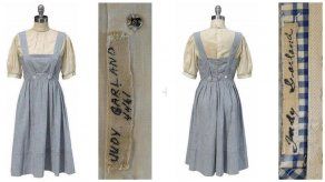 Vestido de Dorothy de El mago de Oz subastado por 1