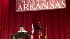 Martinelli recibe Doctorado Honoris Causa de la Universidad de Arkansas