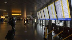 Holanda veta vuelos británicos por una nueva cepa del virus