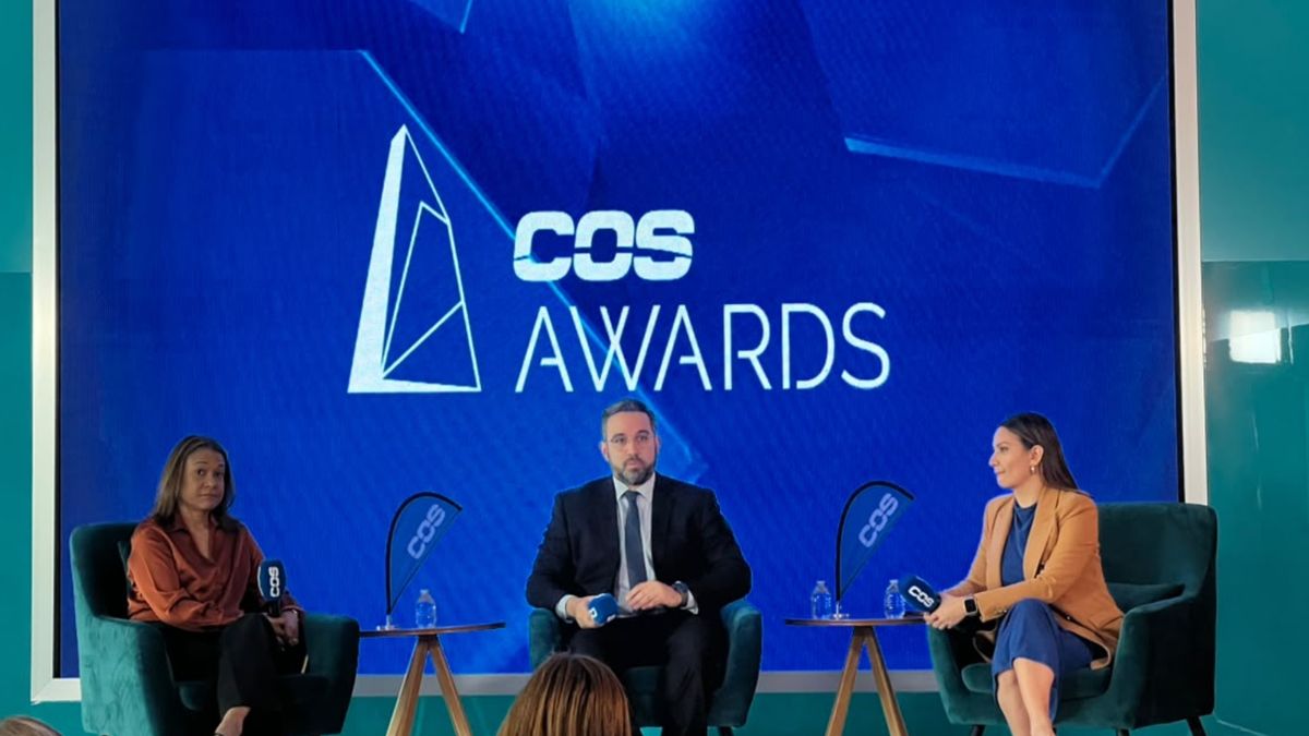 COS presenta la 14.° edición de los COS Awards. COS presenta la 14.° edición de los COS Awards.