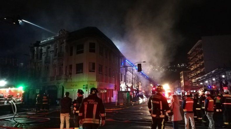Un incendio afecta a unos 20 locales de la ciudad chilena de Valparaíso