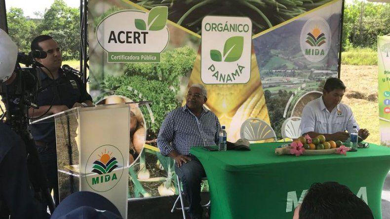 El MIDA presenta el sello orgánico a productores de la región central
