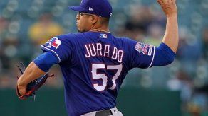 Panameño Ariel Jurado sacó su 6ta victoria con los Rangers de Texas