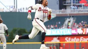 Padres le ganan a los Bravos; Johan Camargo de 4-2