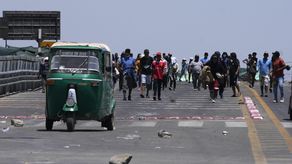 Las violentas acciones de este lunes se registraron cuando una turba de unas dos mil personas intentó tomar por asalto el aeropuerto de la ciudad de Juliaca, ubicada 1.300 km al sur de Lima, en la región de Puno.