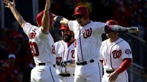 Ofensiva de Lobatón y Murphy le da triunfo a Nacionales y empatan la serie de playoffs 1-1