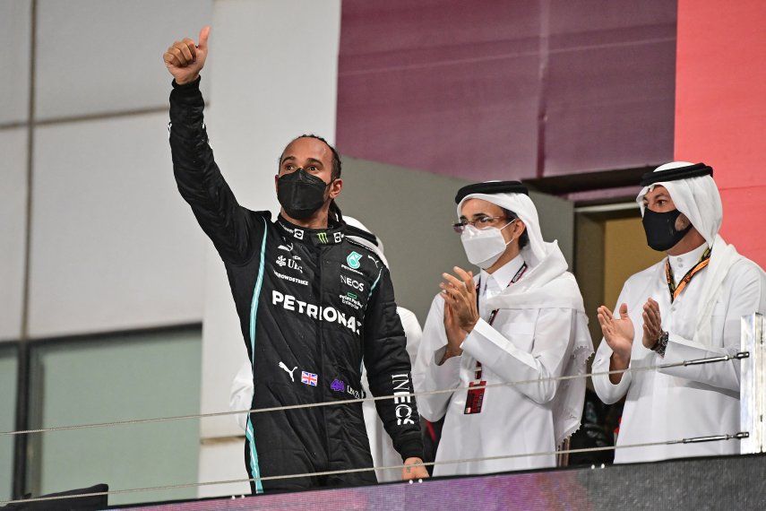 Lewis Hamilton ganó en el GP de Catar y recorta distancia con Verstappen