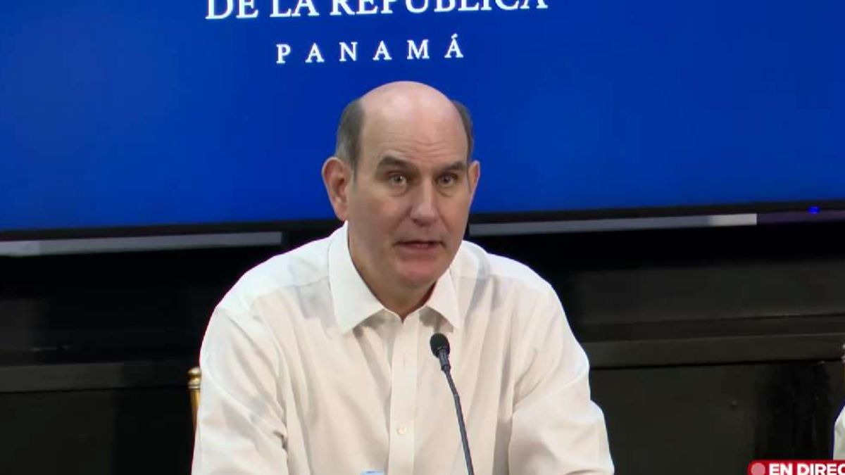 Ministro de Economía, Felipe Chapman. Ministro de Economía, Felipe Chapman.