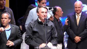 Bolsonaro y Lula cruzan ataques en primer cara a cara hacia balotaje en Brasil