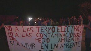 Indígenas cerraron la vía en Gualaquita en rechazo a Barro Blanco