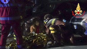 Estampida deja 6 muertos y docenas heridos en club en Italia