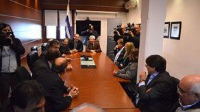 Gobierno uruguayo y empresarios pactan mantener precios para frenar inflación