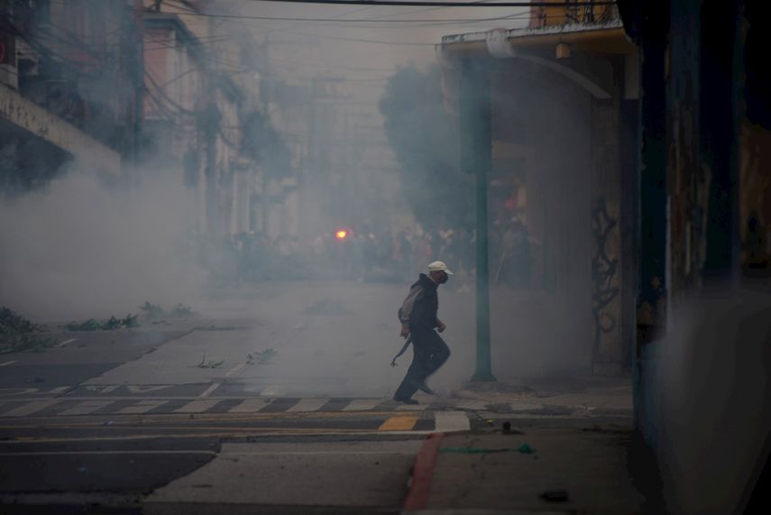 La manifestación en el Congreso de Guatemala se tornó violenta y dejó a varios heridos.