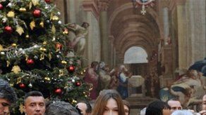 Bruni aparece en público por primera vez desde que dio a luz