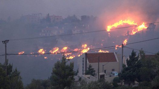Un incendio obliga a evacuar a ocho pueblos en Grecia