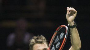 Wawrinka vence a Berdych en final de Rotterdam