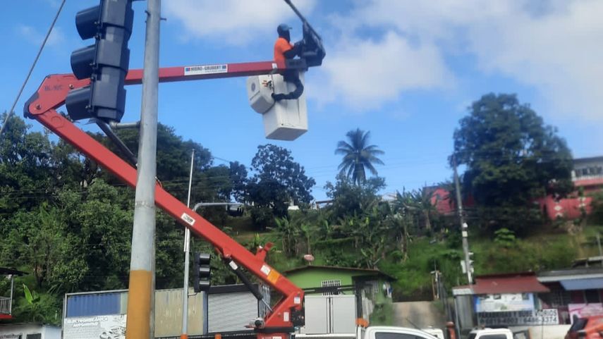 ATTT instala semáforo en San Judas.