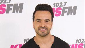 Luis Fonsi y Águeda López ignoran a su hija cuando les habla en inglés