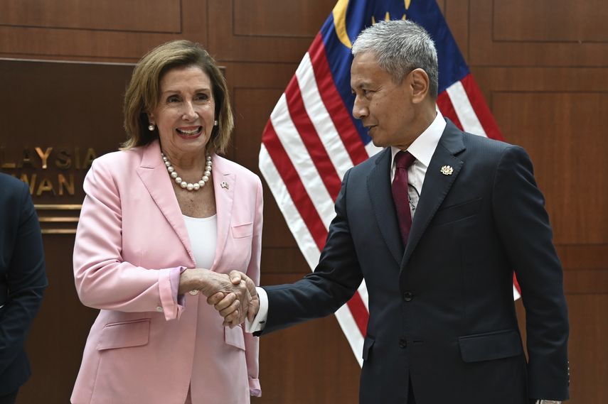 Nancy Pelosi inició su gira por Asia en Singapur el lunes