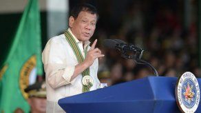 Duterte dice ser más brutal que los terroristas