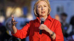 Clinton afronta un dilema: Cómo llamar a Bill si ella gana