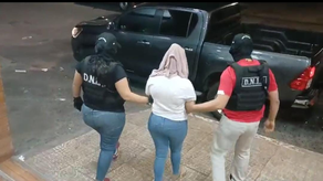 Policía Nacional, momento de detención de la mujer vinculada al presunto homicidio Policía Nacional, momento de detención de la mujer vinculada al presunto homicidio