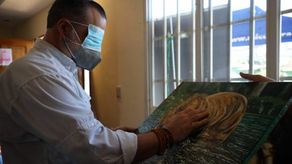 Gabriel González, viceministro de Cultura en la exposición Tocando Aprendo.