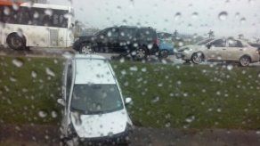 Vehículo sedán quedó en cuneta en el Corredor Sur hacia la ciudad