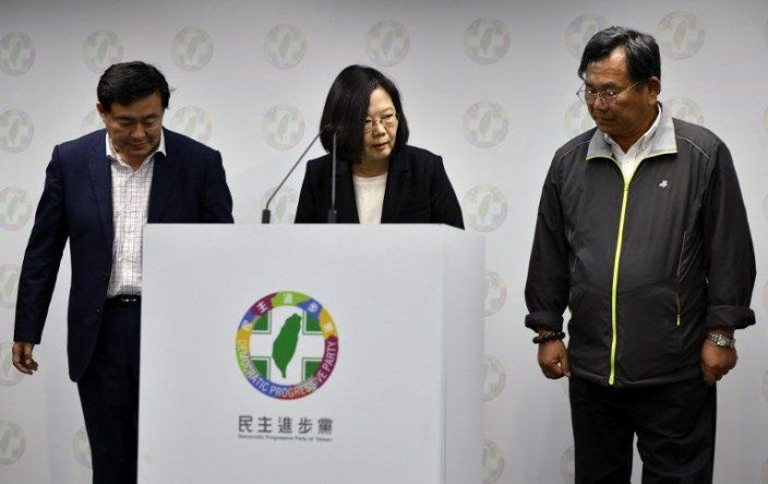 Por derrota electoral dimite como líder de su partido presidenta de Taiwán