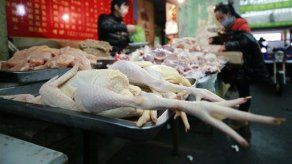 China mata a aves en mercado por gripe aviar