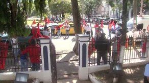 Personal del MP recibe a miembros del Suntracs tras protesta por muerte de obreros