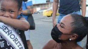 Brenda Smith participa en actividad para llevarle regalos a niños de Curundú