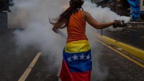 Fuertes disturbios y saqueos en otra noche de violencia en Caracas