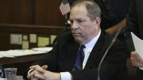 Weinstein revela cálidos correos de su acusadora y pide fin del caso